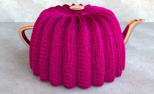 Knitted tea cozy with a Stockinette pattern formed by repeated knit stitches